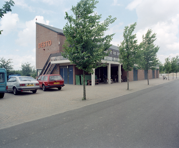 118360 Gezicht op het clubgebouw van de sportvereniging DESTO (Strijlandweg 2) in het sportpark Strijland te Utrecht.